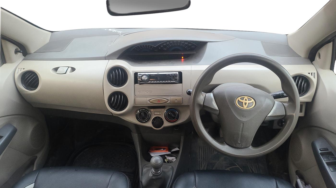 2015 Toyota Etios GD, Diesel, Manual, 1,21,997 km, Dashboard