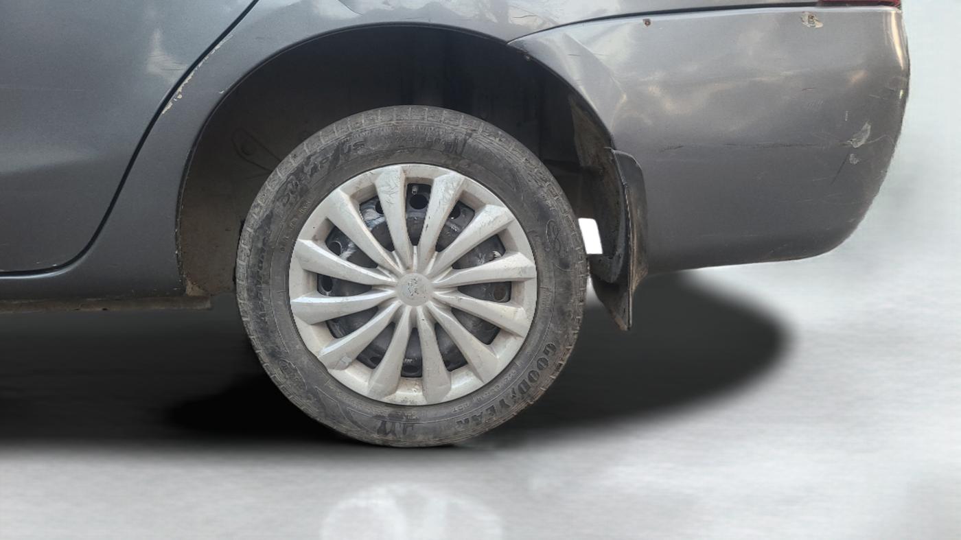 2015 Toyota Etios GD, Diesel, Manual, 1,21,997 km, Left Rear Wheel