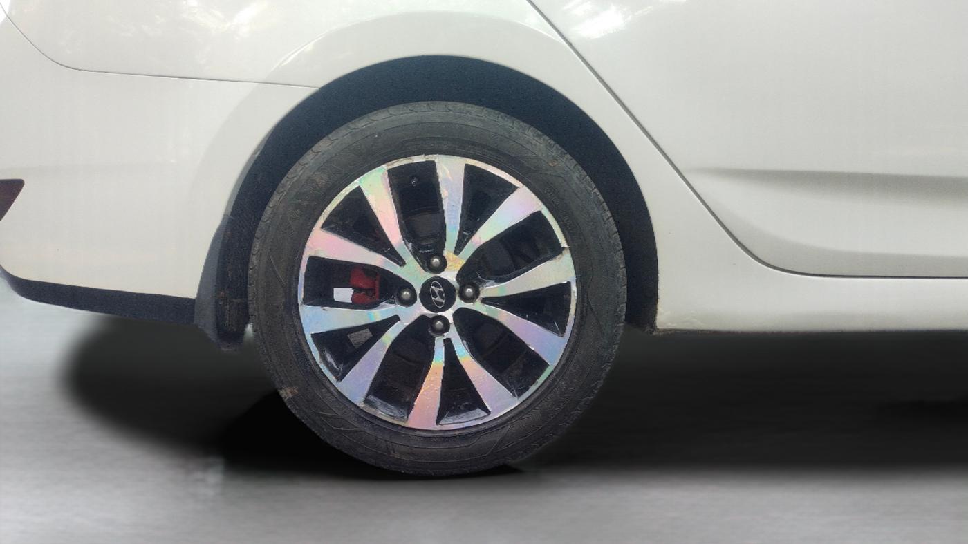 2015 Hyundai Verna FLUIDIC 1.6 CRDI SX OPT AT, Diesel, Automatic, 72,976 km, Right Rear Wheel
