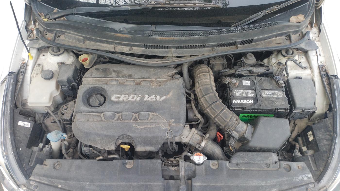 2015 Hyundai Verna FLUIDIC 1.6 CRDI SX OPT AT, Diesel, Automatic, 72,976 km, Open Bonnet