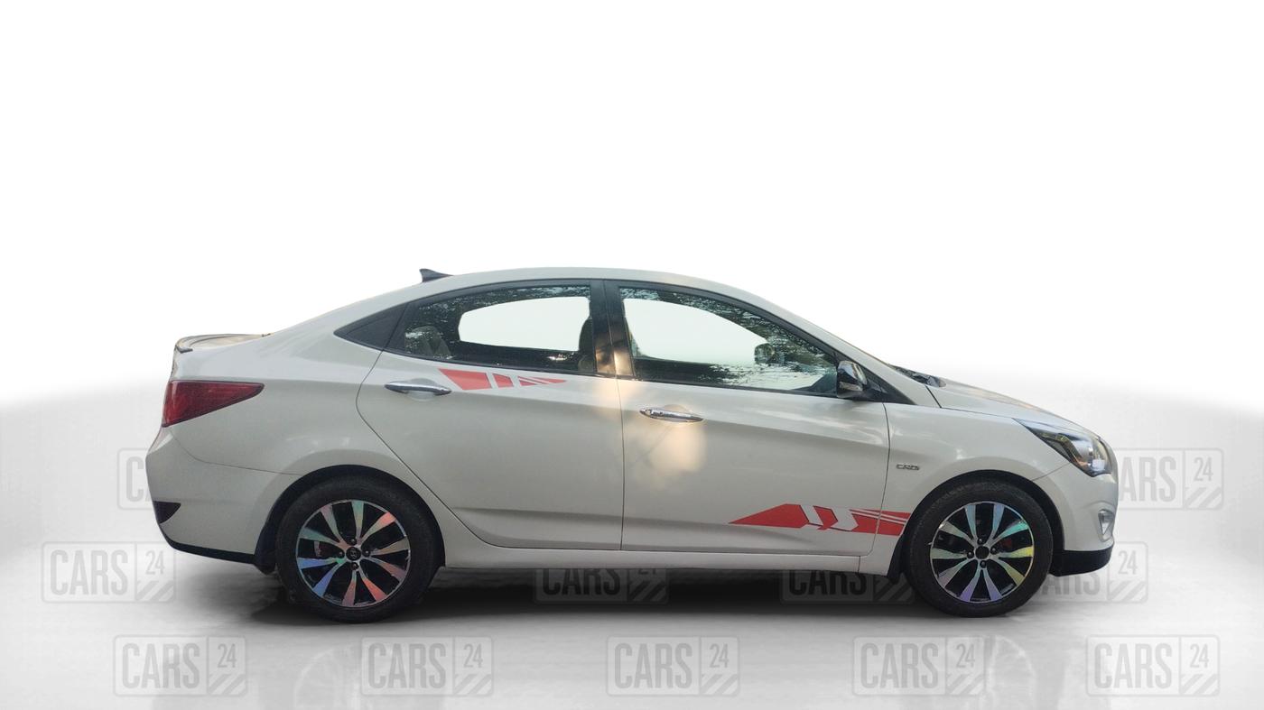 2015 Hyundai Verna FLUIDIC 1.6 CRDI SX OPT AT, Diesel, Automatic, 72,976 km, Right Side View