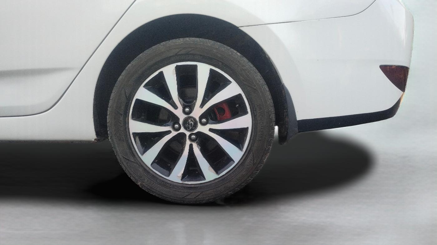 2015 Hyundai Verna FLUIDIC 1.6 CRDI SX OPT AT, Diesel, Automatic, 72,976 km, Left Rear Wheel