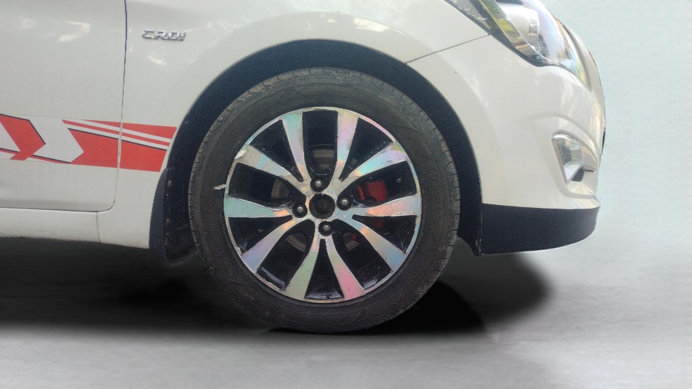 2015 Hyundai Verna FLUIDIC 1.6 CRDI SX OPT AT, Diesel, Automatic, 72,976 km, Right Front Wheel