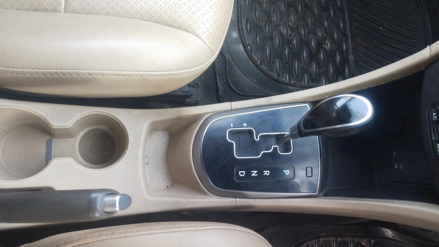 2015 Hyundai Verna FLUIDIC 1.6 CRDI SX OPT AT, Diesel, Automatic, 72,976 km, Gear Lever