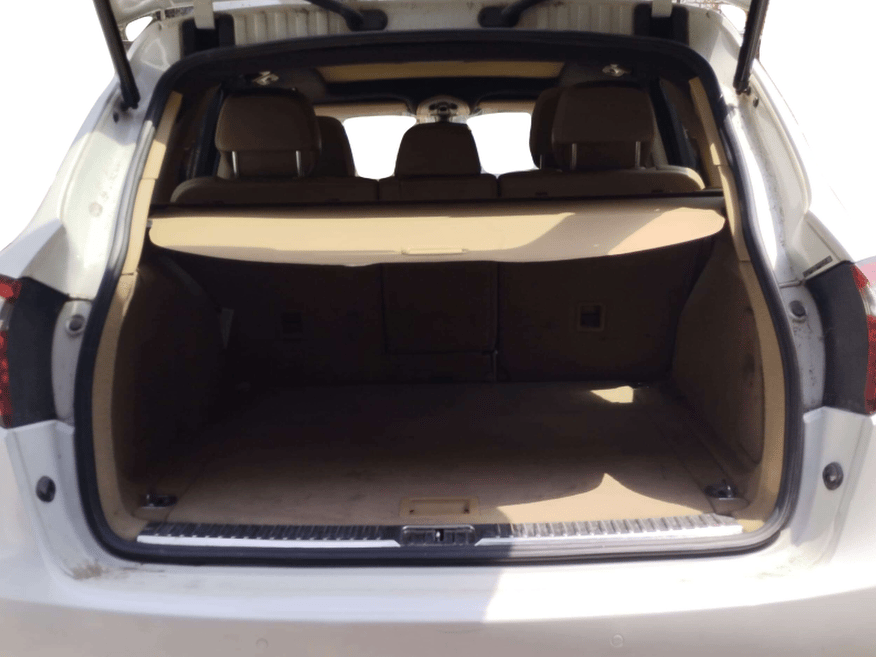 2014 Porsche Cayenne DIESEL PLATINUM EDITION, Diesel, Automatic, 1,29,950 km, Boot Inside