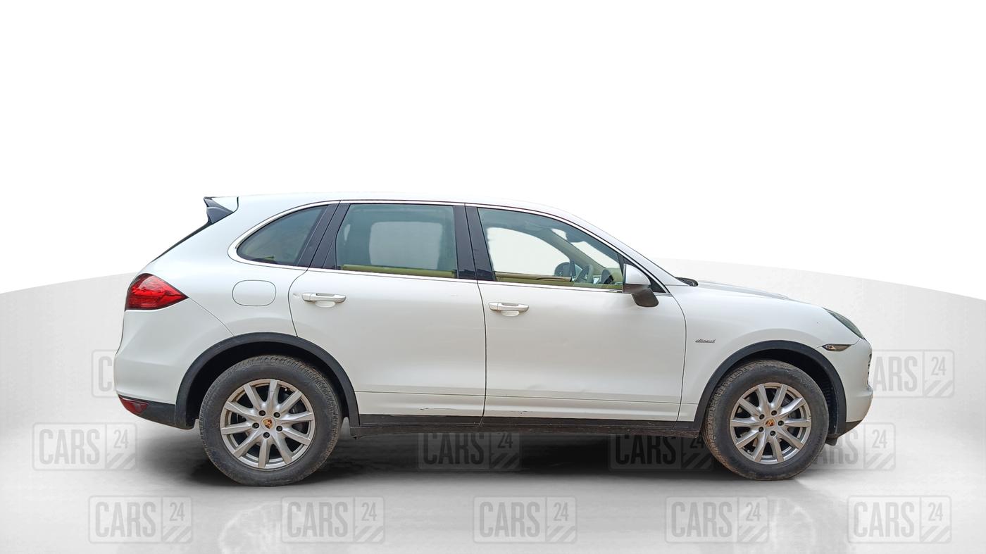 2014 Porsche Cayenne DIESEL PLATINUM EDITION, Diesel, Automatic, 1,29,950 km, Right Side View