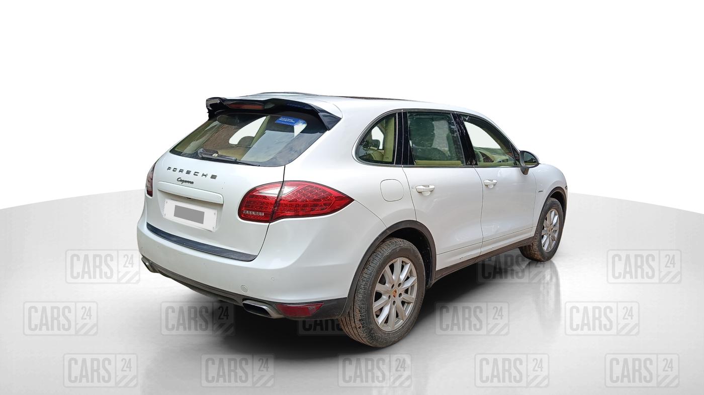 2014 Porsche Cayenne DIESEL PLATINUM EDITION, Diesel, Automatic, 1,29,950 km, Right Back Diagonal