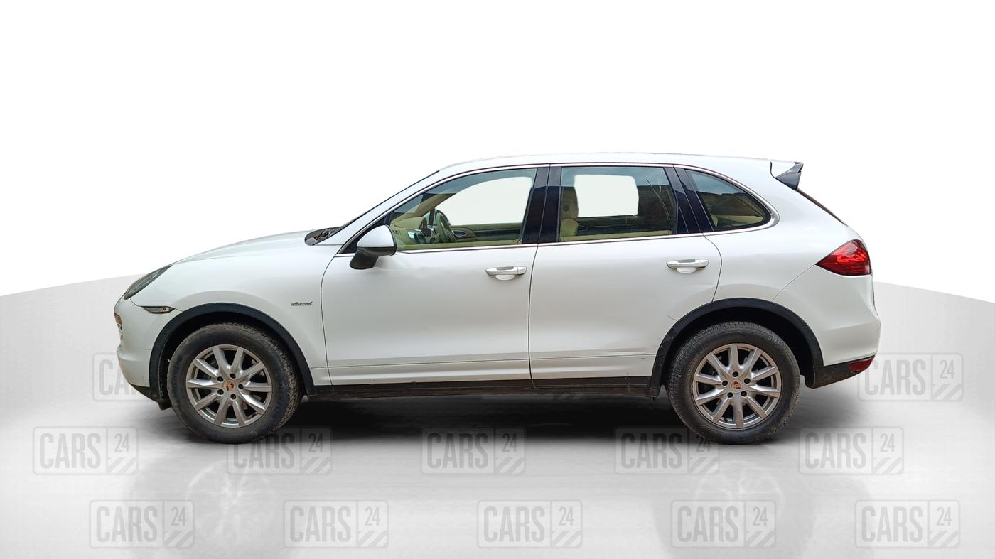 2014 Porsche Cayenne DIESEL PLATINUM EDITION, Diesel, Automatic, 1,29,950 km, Left Side