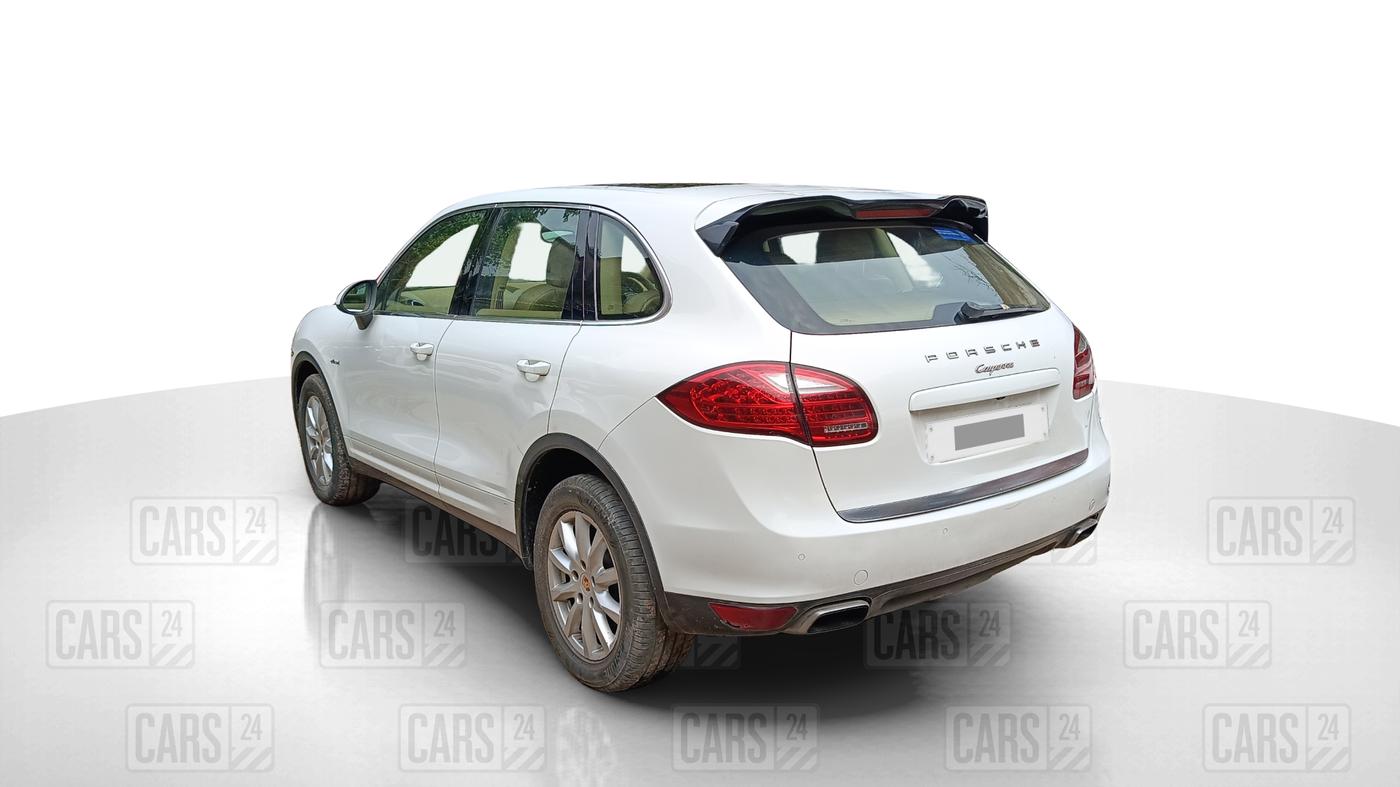 2014 Porsche Cayenne DIESEL PLATINUM EDITION, Diesel, Automatic, 1,29,950 km, Left Back Diagonal