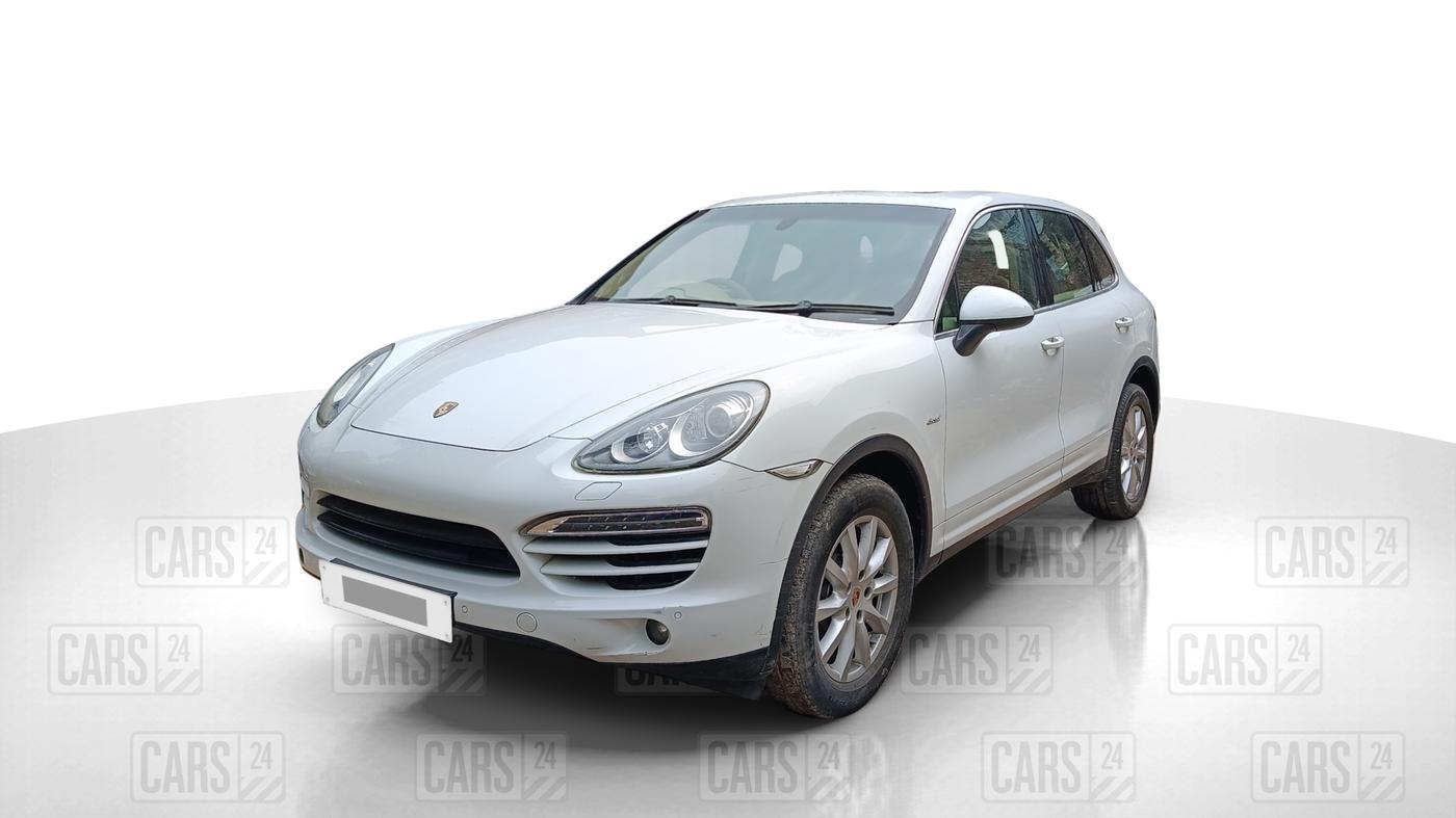 2014 Porsche Cayenne DIESEL PLATINUM EDITION, Diesel, Automatic, 1,29,950 km, Left Front Diagonal