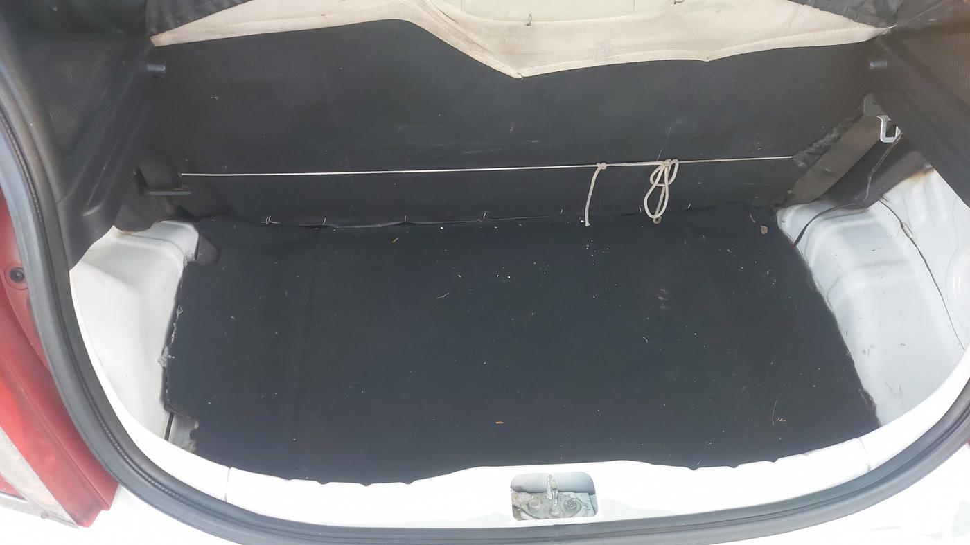 2013 Hyundai Eon MAGNA +, Petrol, Manual, 65,212 km, Boot Inside