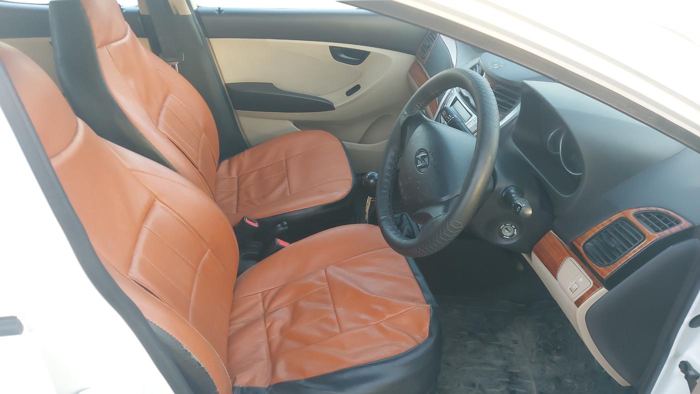 2013 Hyundai Eon MAGNA +, Petrol, Manual, 65,212 km, Right Side Front Door Cabin