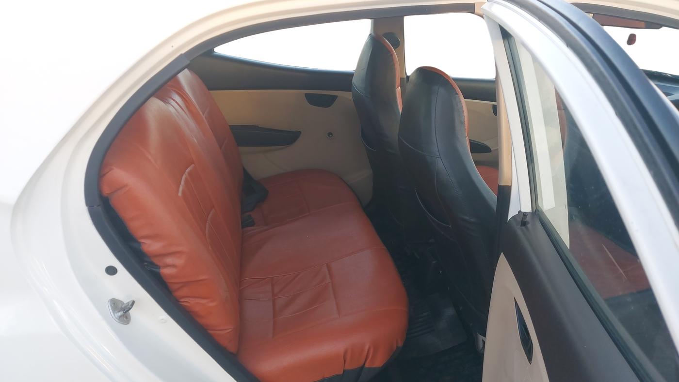 2013 Hyundai Eon MAGNA +, Petrol, Manual, 65,212 km, Right Side Rear Door Cabin
