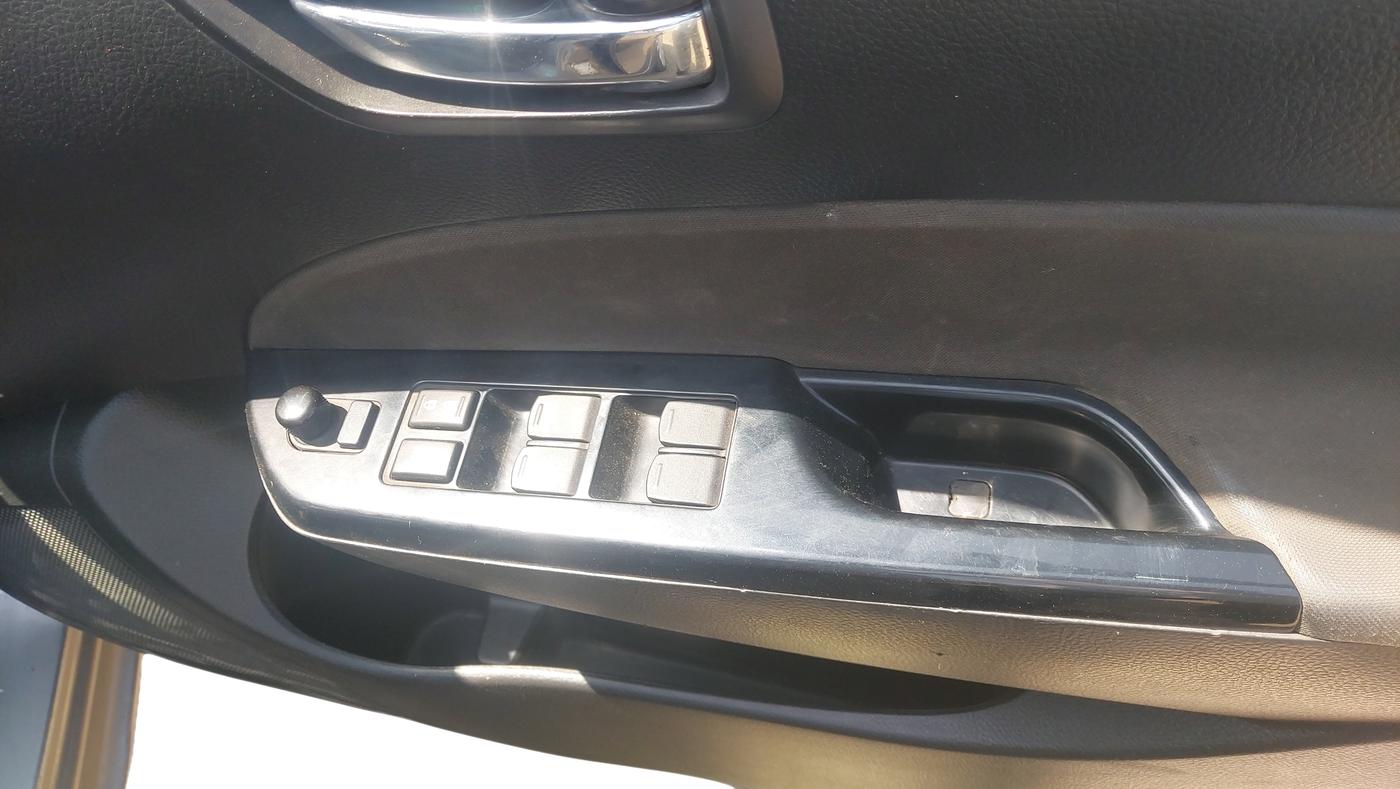 2016 Maruti Swift VDI ABS, Diesel, Manual, 62,336 km, Driver Side Door Panel Controls
