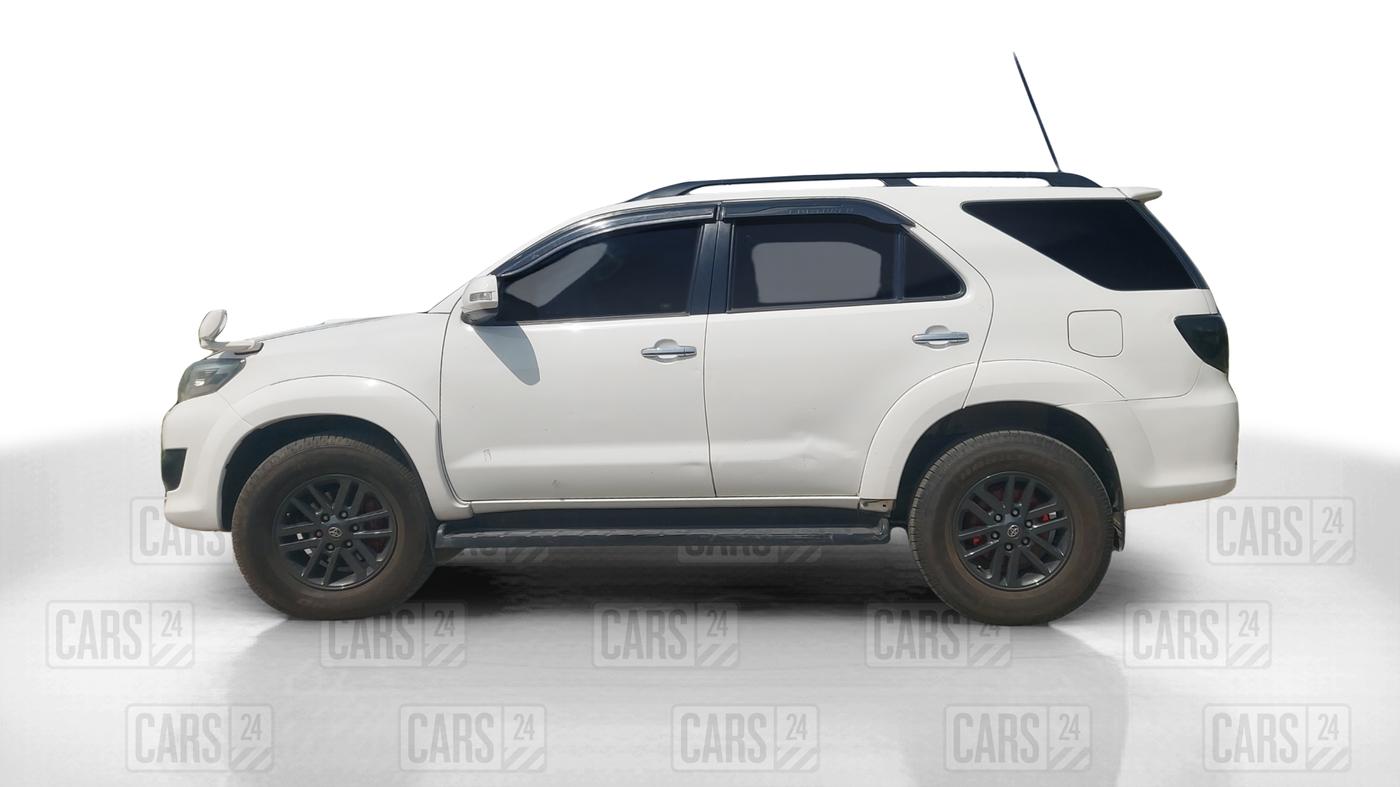 2012 Toyota Fortuner 3.0 4X4 MT, Diesel, Manual, 1,32,574 km, Left Side