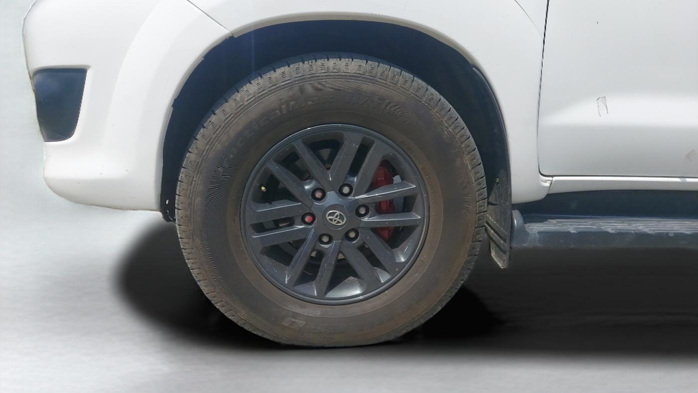2012 Toyota Fortuner 3.0 4X4 MT, Diesel, Manual, 1,32,574 km, Left Front Wheel
