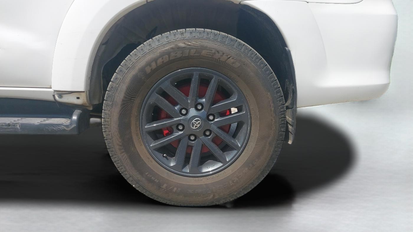 2012 Toyota Fortuner 3.0 4X4 MT, Diesel, Manual, 1,32,574 km, Left Rear Wheel