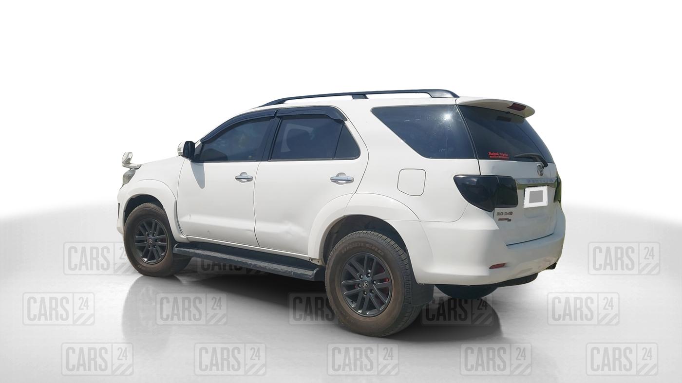 2012 Toyota Fortuner 3.0 4X4 MT, Diesel, Manual, 1,32,574 km, Left Back Diagonal