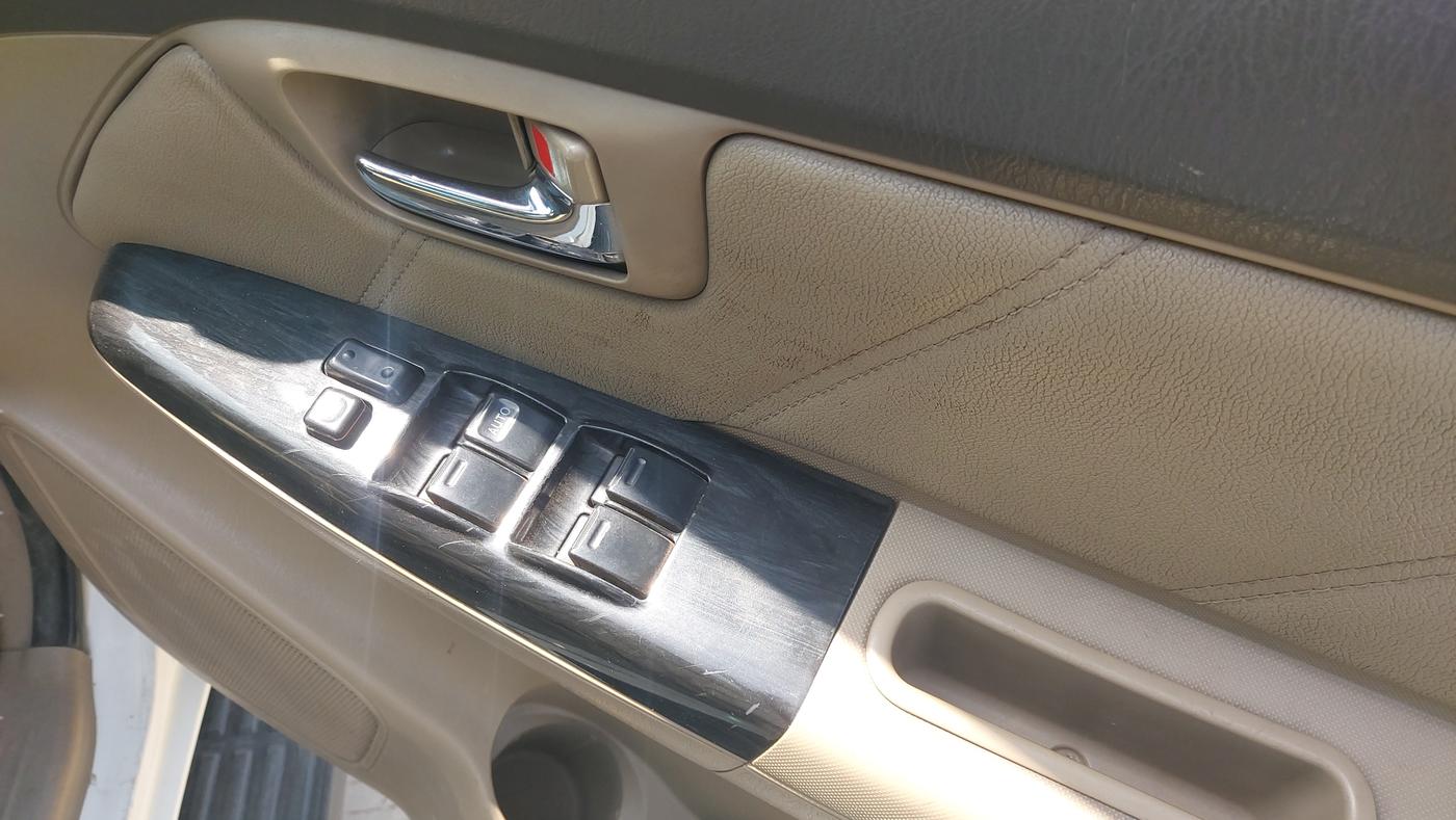 2012 Toyota Fortuner 3.0 4X4 MT, Diesel, Manual, 1,32,574 km, Driver Side Door Panel Controls