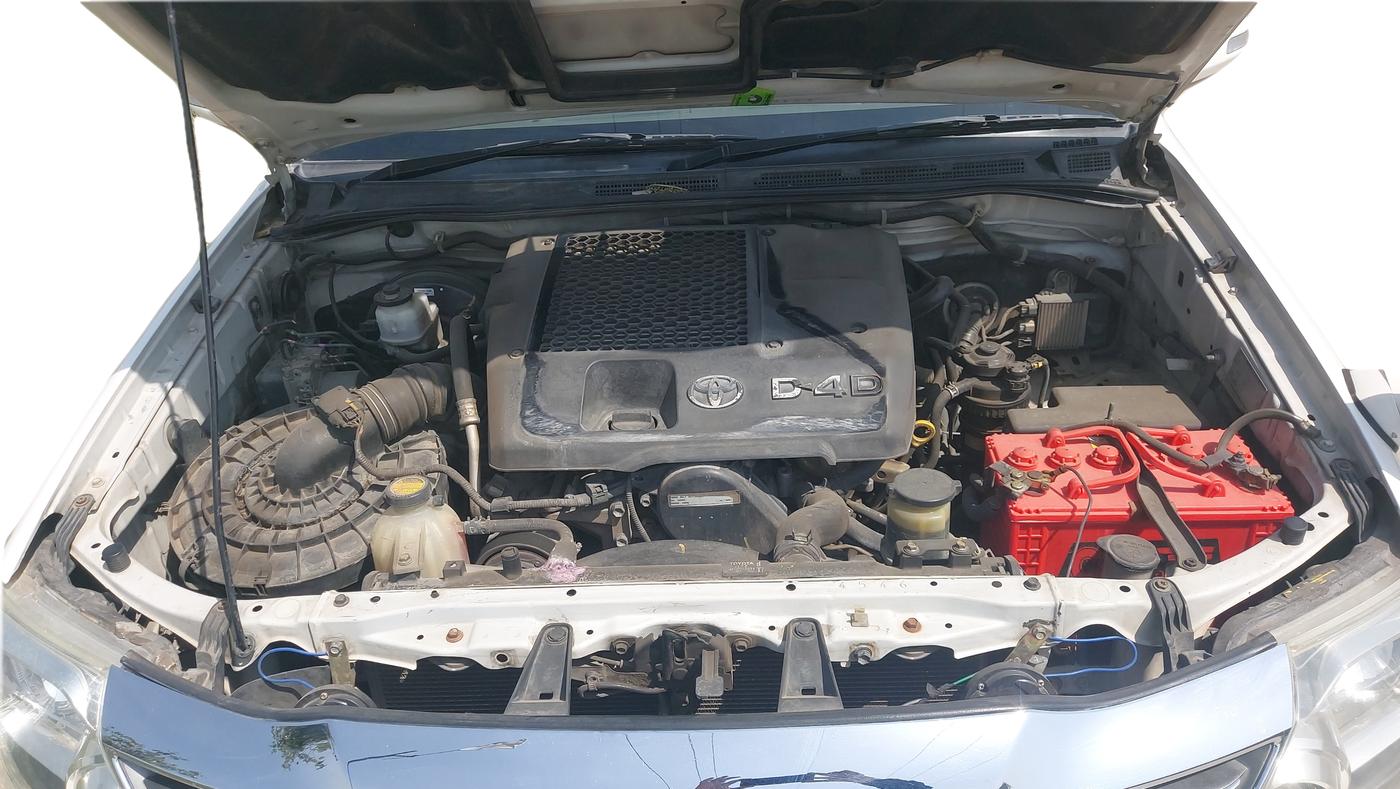 2012 Toyota Fortuner 3.0 4X4 MT, Diesel, Manual, 1,32,574 km, Open Bonnet