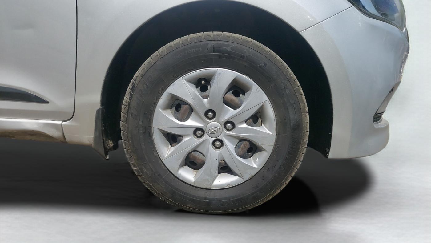 2016 Hyundai Elite i20 SPORTZ 1.2, Petrol, Manual, 68,306 km, Right Front Wheel