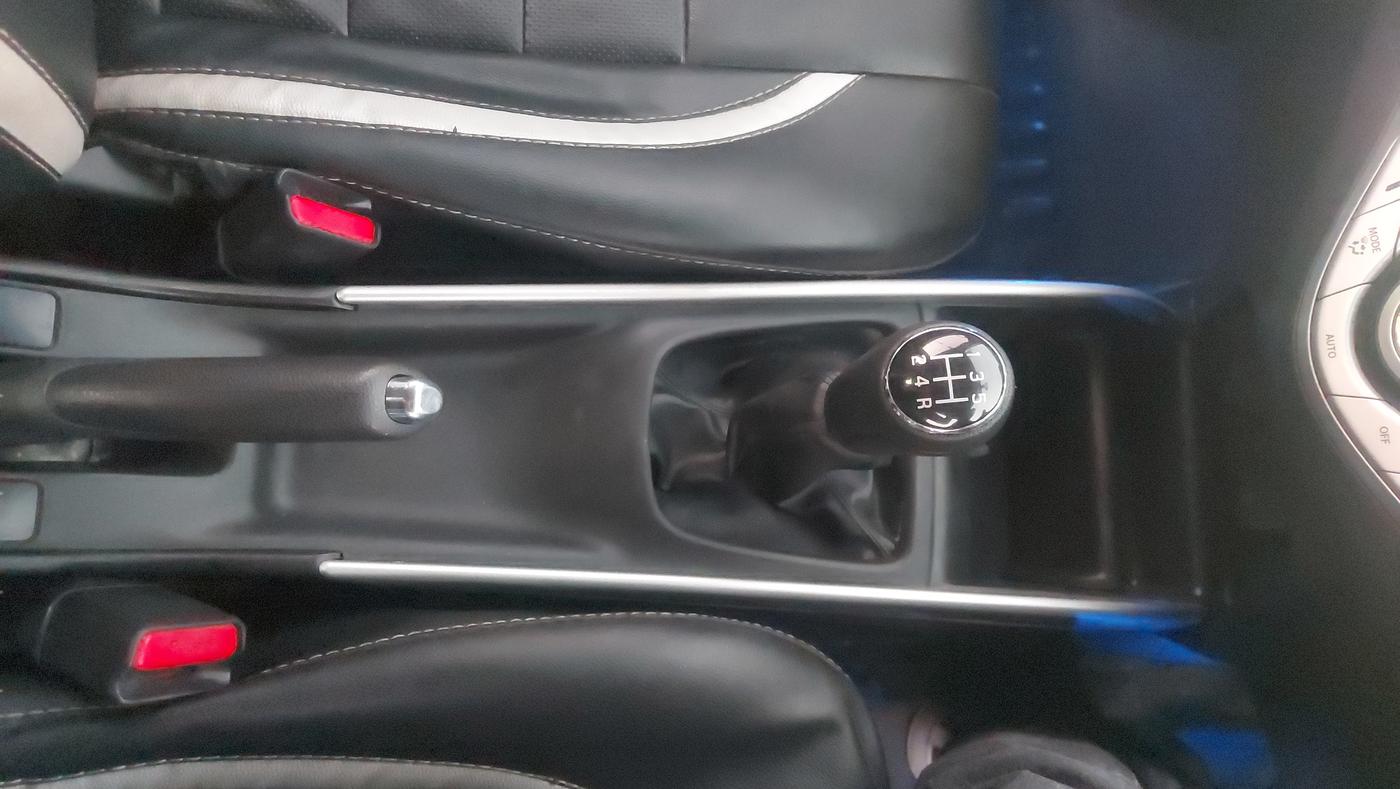 2016 Maruti Baleno DELTA PETROL 1.2, Petrol, Manual, 64,334 km, Gear Lever