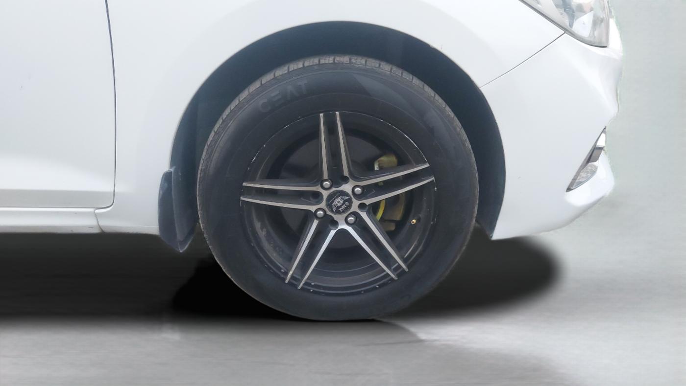 2019 Hyundai Verna 1.4 EX CRDI, Diesel, Manual, 68,921 km, Right Front Wheel