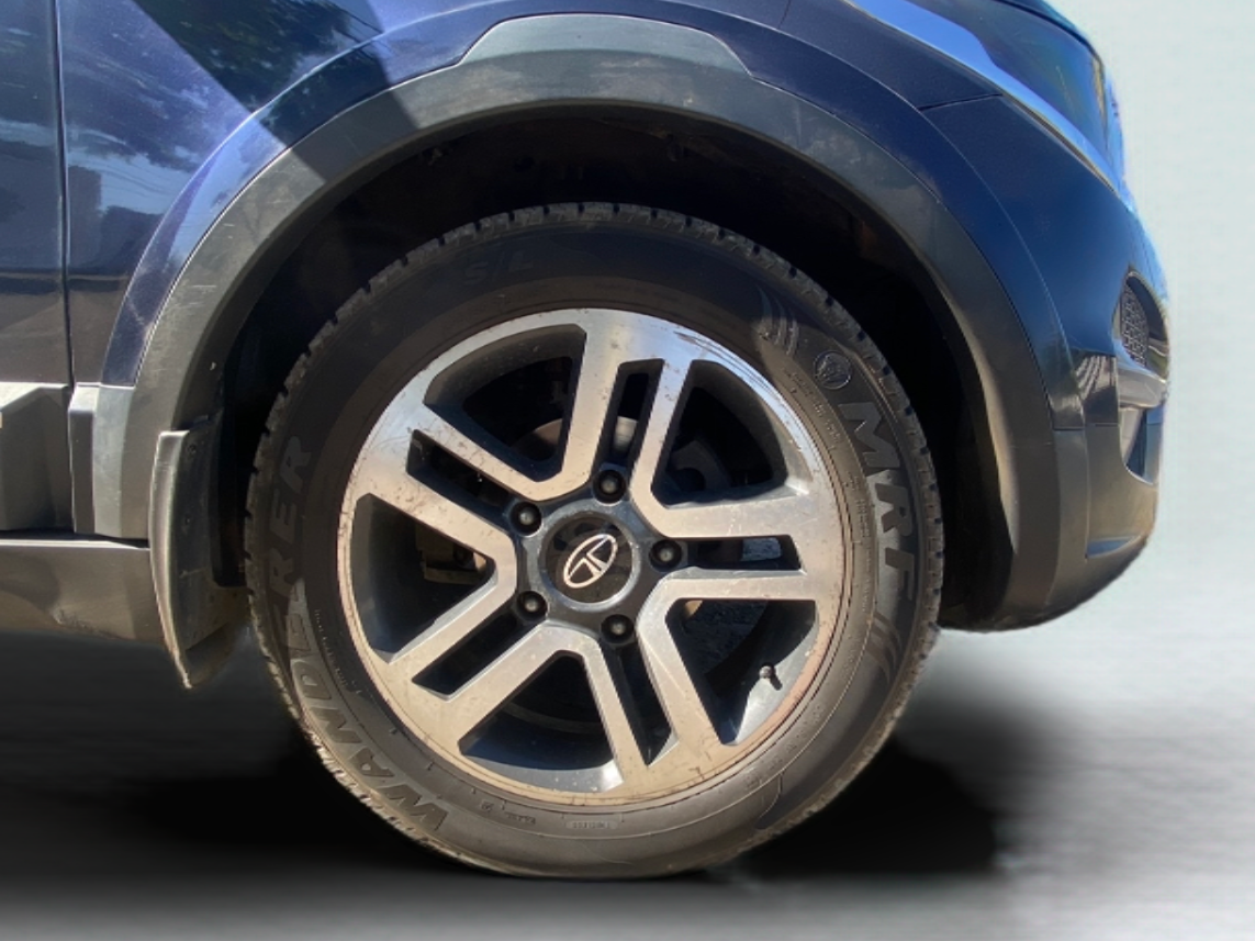 2017 Tata Hexa XTA 4X2 7 STR, Diesel, Automatic, 71,258 km, Right Front Wheel