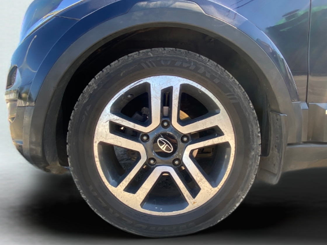 2017 Tata Hexa XTA 4X2 7 STR, Diesel, Automatic, 71,258 km, Left Front Wheel