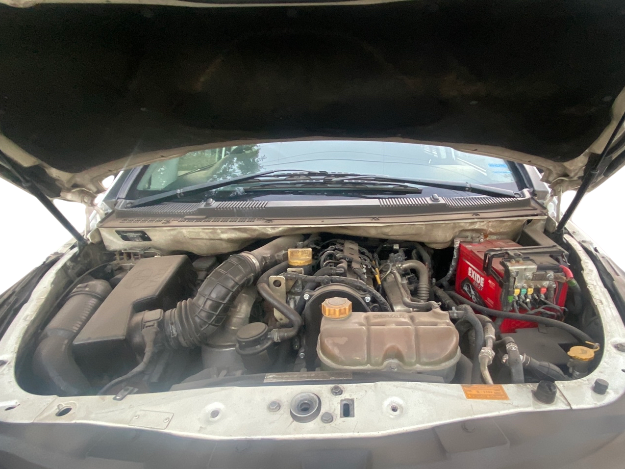 2018 Tata Hexa XE 4X2 7 STR, Diesel, Manual, 72,157 km, Open Bonnet