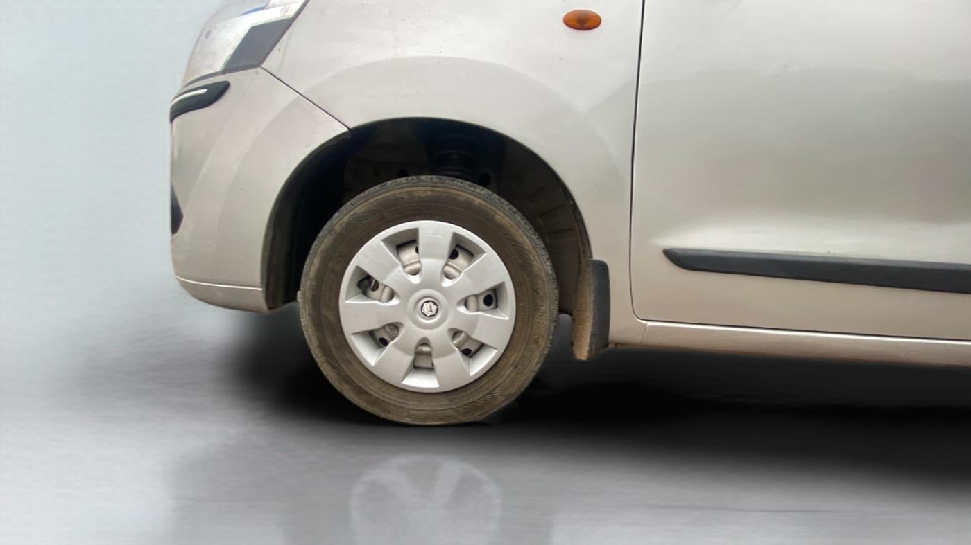 2010 Maruti Wagon R 1.0 LXI, Petrol, Manual, 77,000 km, Left Front Wheel
