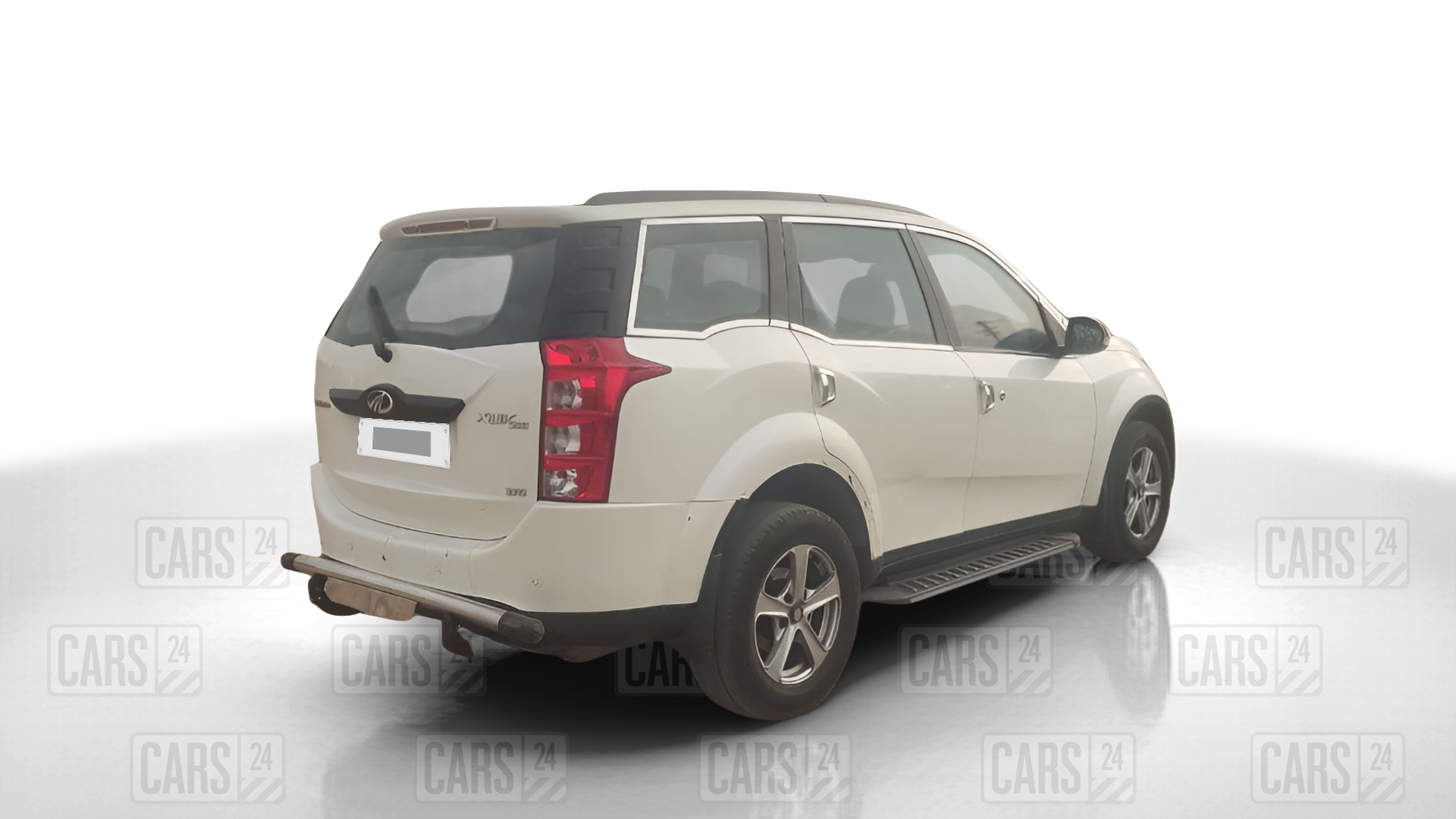 2017 Mahindra XUV500 W6, Diesel, Manual, 1,19,019 km, Right Back Diagonal