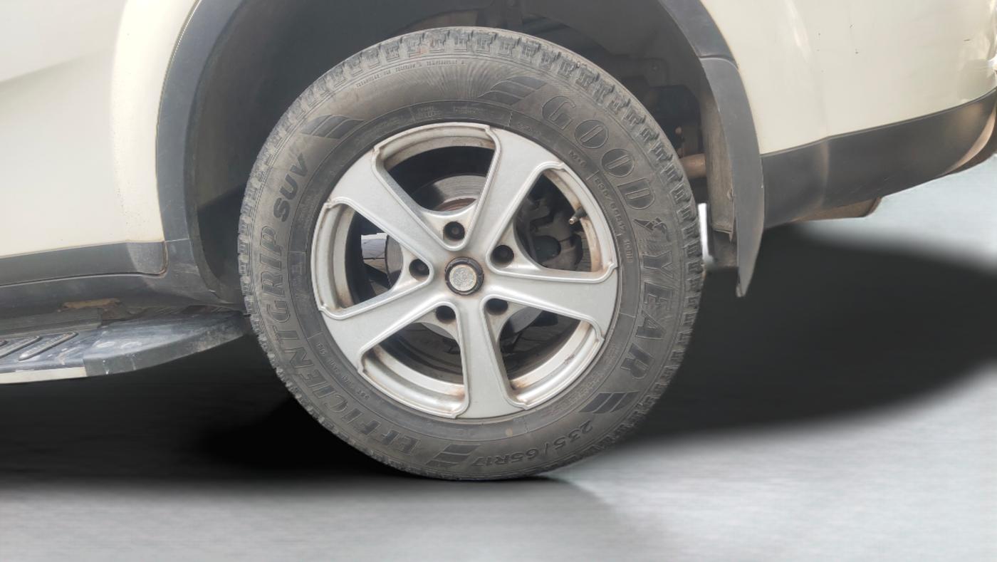 2017 Mahindra XUV500 W6, Diesel, Manual, 1,19,019 km, Left Rear Wheel