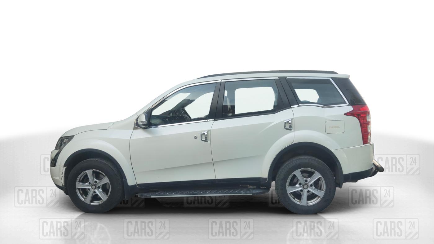 2017 Mahindra XUV500 W6, Diesel, Manual, 1,19,019 km, Left Side