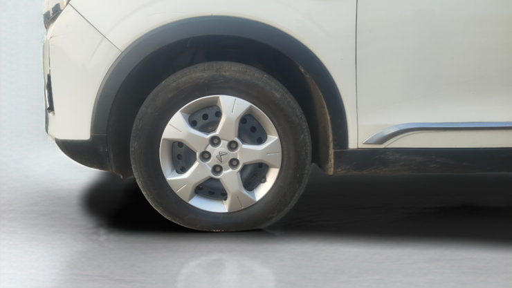 2023 Mahindra XUV300 W6 1.5 Diesel, Diesel, Manual, 95,412 km, Left Front Wheel