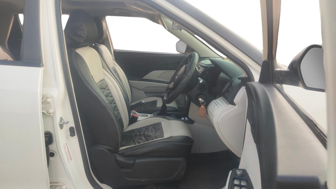 2023 Mahindra XUV300 W6 1.5 Diesel, Diesel, Manual, 95,412 km, Right Side Front Door Cabin