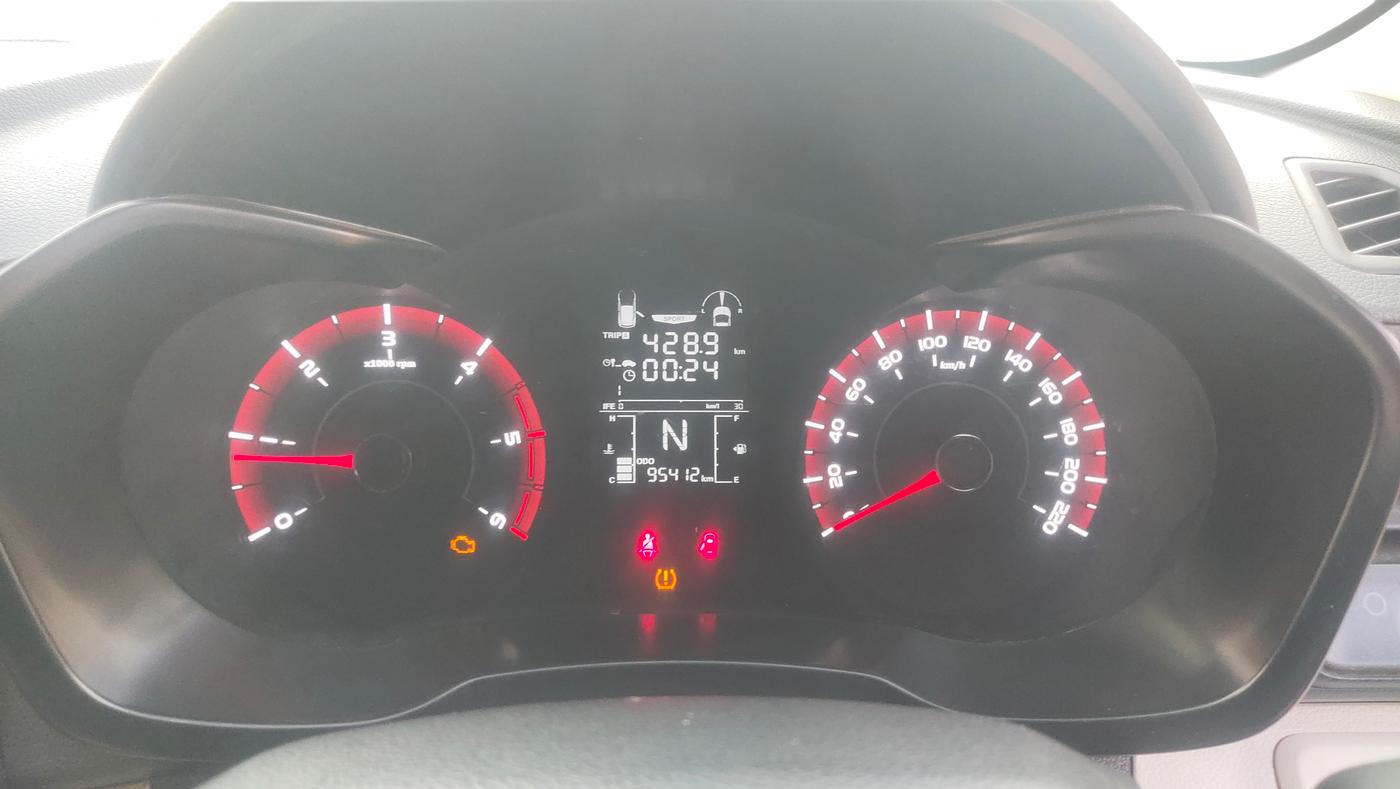 2023 Mahindra XUV300 W6 1.5 Diesel, Diesel, Manual, 95,412 km, Odometer Image