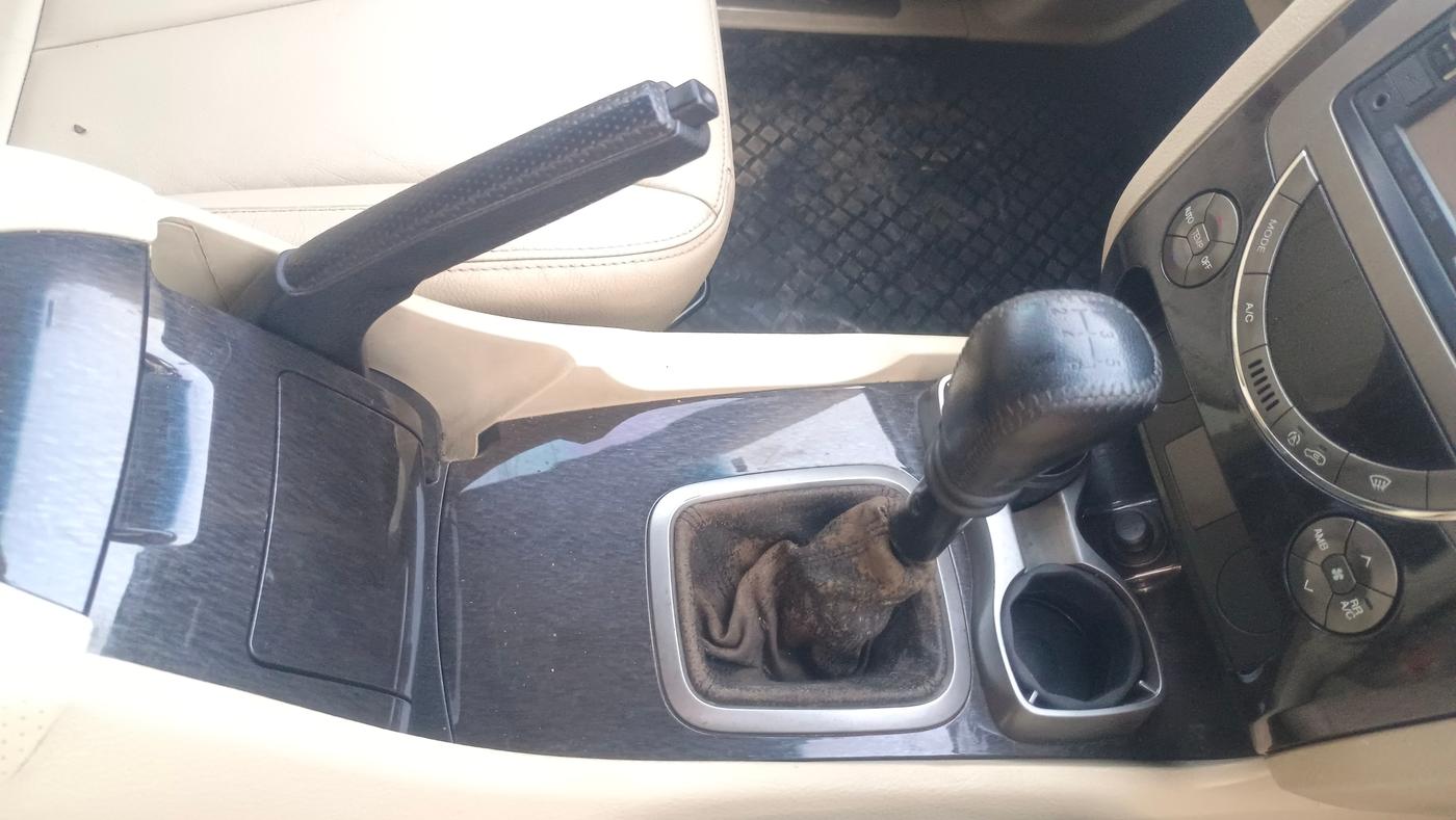 2014 Ssangyong Rexton RX 6, Diesel, Manual, 31,000 km, Gear Lever