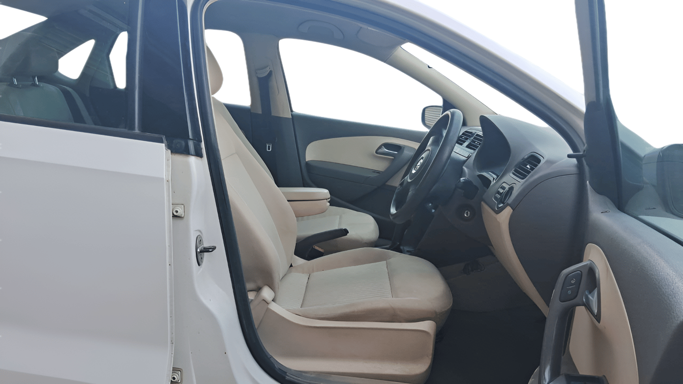 2012 Volkswagen Vento TRENDLINE DIESEL 1.6, Diesel, Manual, 47,000 km, Right Side Front Door Cabin