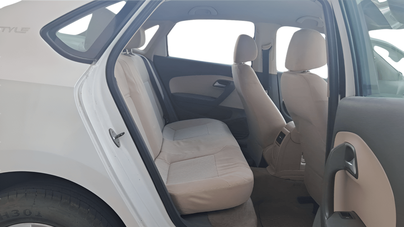 2012 Volkswagen Vento TRENDLINE DIESEL 1.6, Diesel, Manual, 47,000 km, Right Side Rear Door Cabin