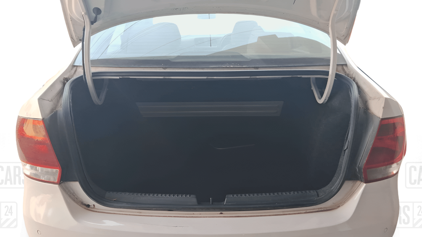 2012 Volkswagen Vento TRENDLINE DIESEL 1.6, Diesel, Manual, 47,000 km, Boot Inside
