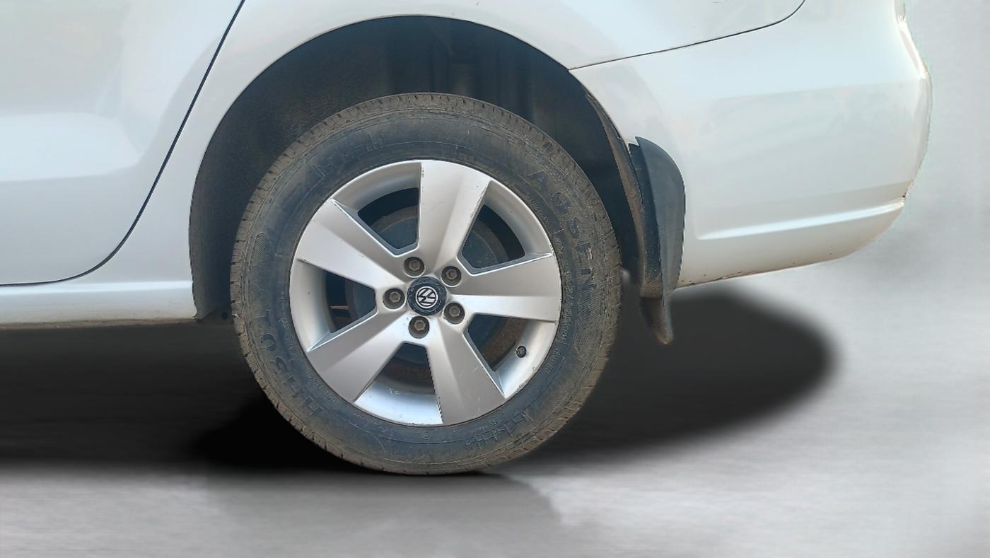 2012 Volkswagen Vento TRENDLINE DIESEL 1.6, Diesel, Manual, 47,000 km, Left Front Wheel