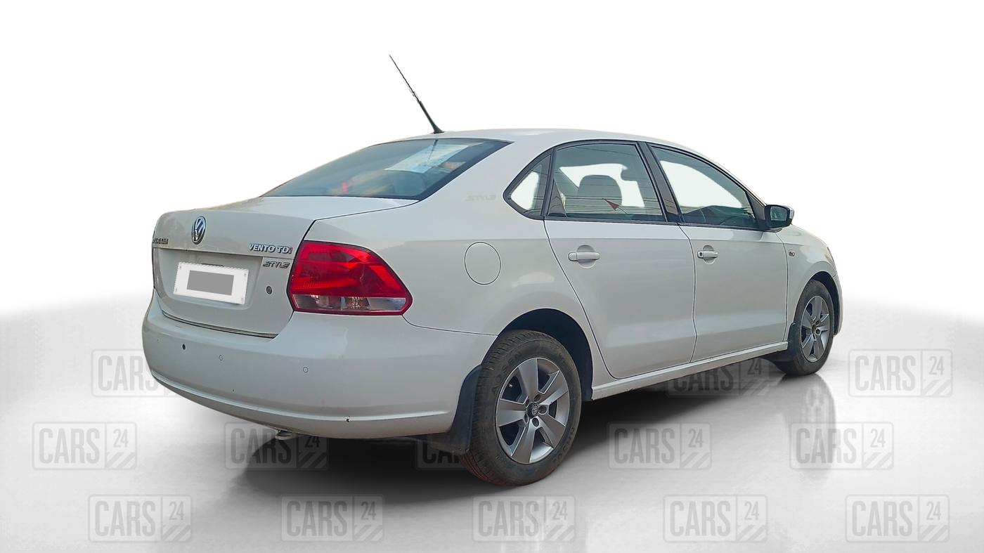 2012 Volkswagen Vento TRENDLINE DIESEL 1.6, Diesel, Manual, 47,000 km, Right Back Diagonal