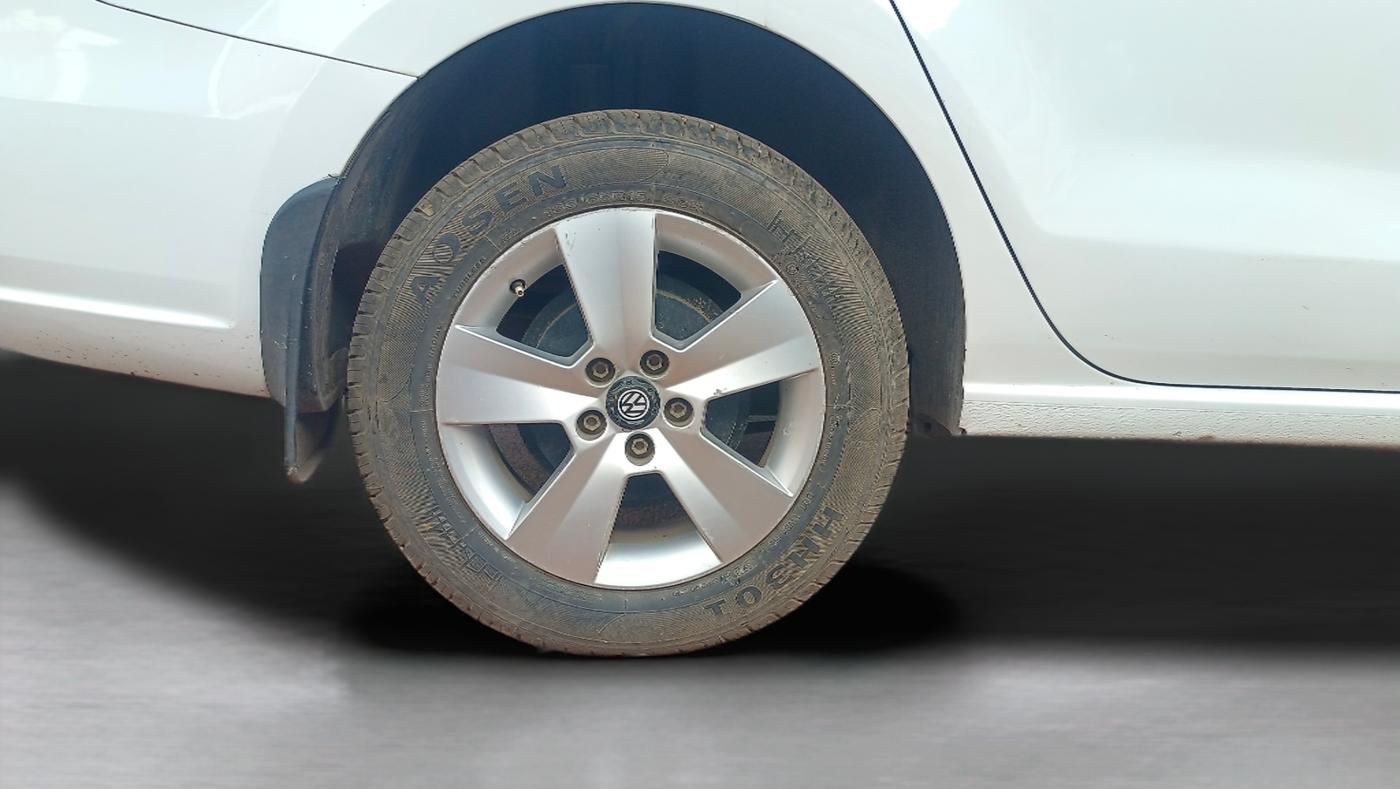 2012 Volkswagen Vento TRENDLINE DIESEL 1.6, Diesel, Manual, 47,000 km, Right Rear Wheel