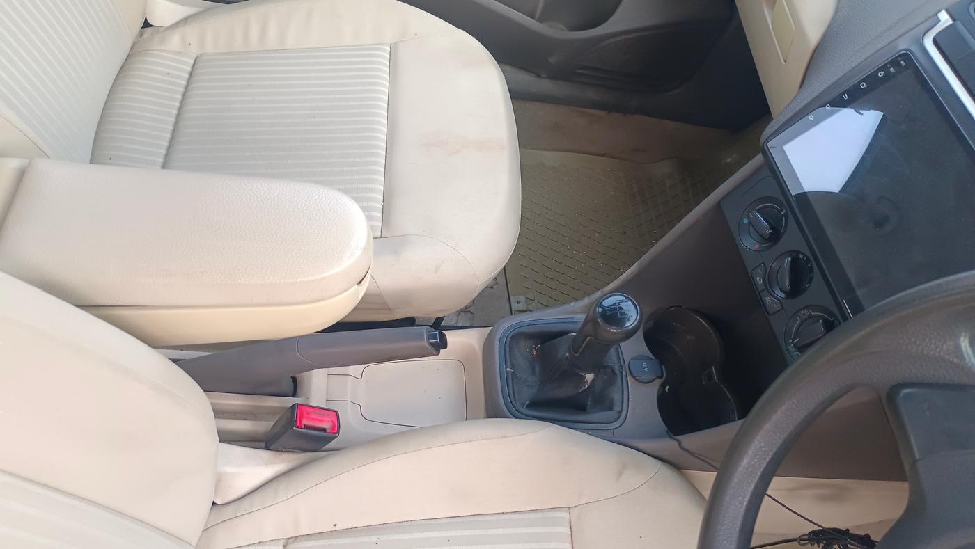 2012 Volkswagen Vento TRENDLINE DIESEL 1.6, Diesel, Manual, 47,000 km, Gear Lever