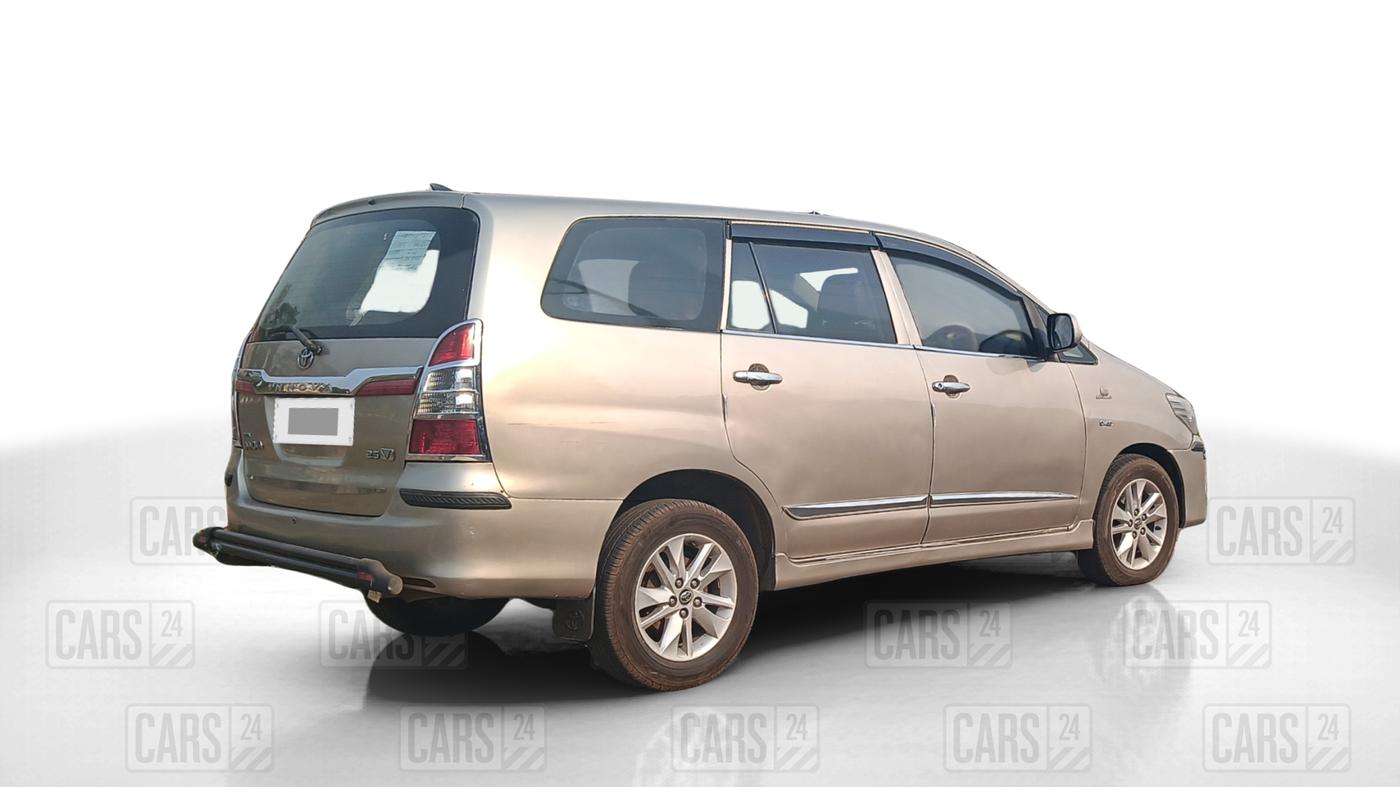 2010 Toyota Innova 2.5 G3, Diesel, Manual, 1,37,546 km, Right Back Diagonal