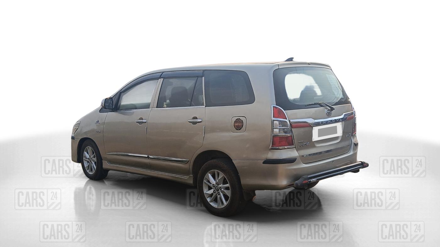 2010 Toyota Innova 2.5 G3, Diesel, Manual, 1,37,546 km, Left Back Diagonal