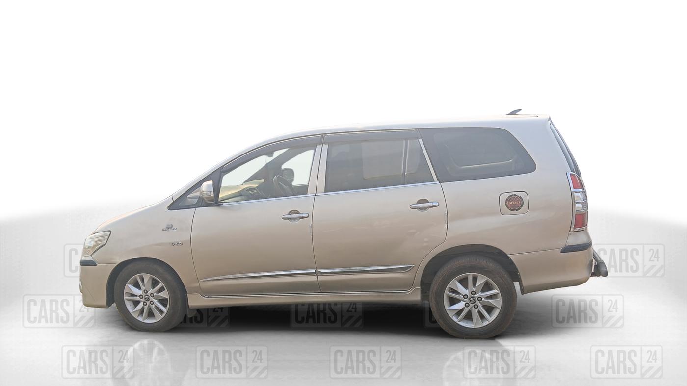 2010 Toyota Innova 2.5 G3, Diesel, Manual, 1,37,546 km, Left Side