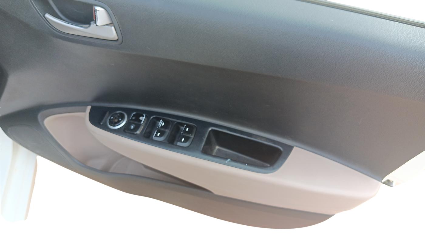 2014 Hyundai Xcent SX 1.2, Petrol, Manual, 92,617 km, Driver Side Door Panel Controls