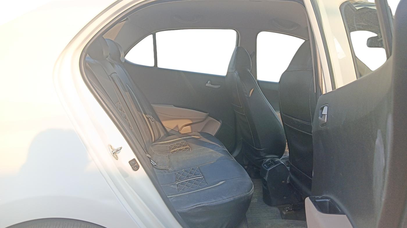2014 Hyundai Xcent SX 1.2, Petrol, Manual, 92,617 km, Right Side Rear Door Cabin